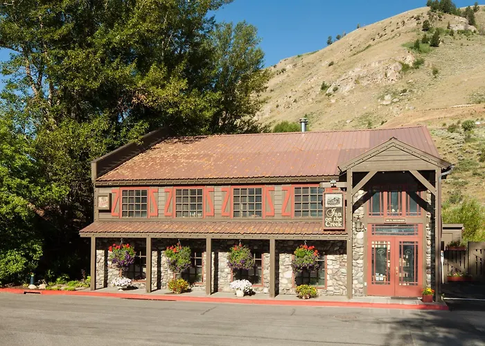 Hotel On The Creek 3*