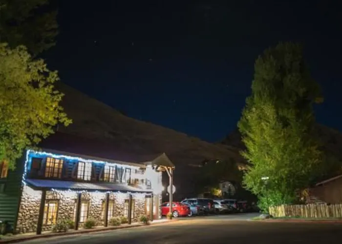 On The Creek Hotel