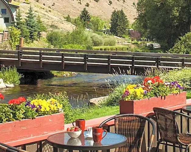 On The Creek Hotel